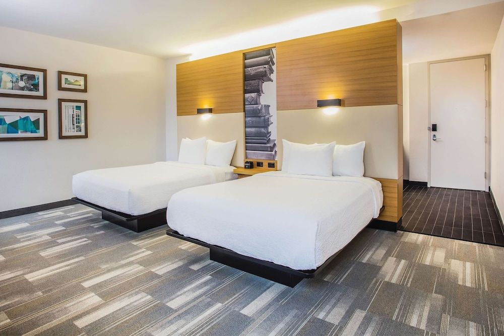 Room, 2 Queen Beds, Mobility Accessible, Non Smoking (Hearing)