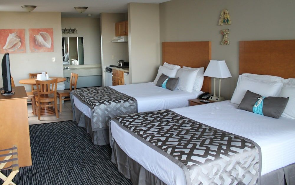 Beachside Motel Suite, 2 Queen Beds, Kitchen, Oceanfront 3