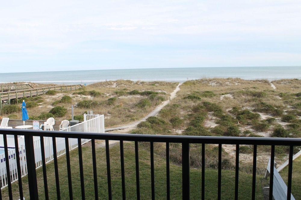 Beachside Motel Suite, 2 Queen Beds, Kitchen, Oceanfront 7
