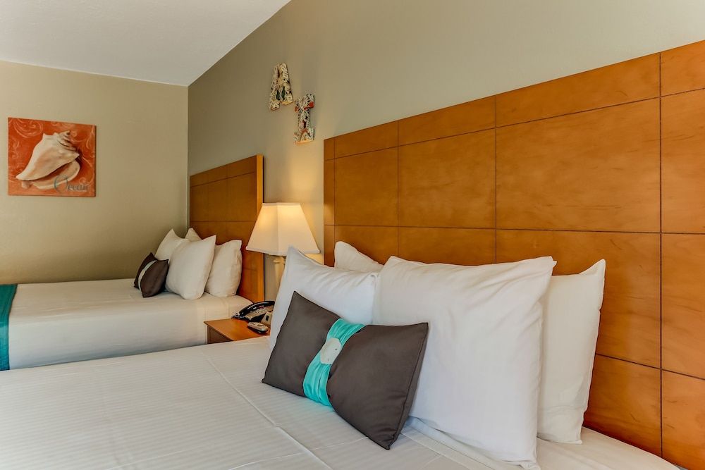 Beachside Motel Deluxe Room, 2 Queen Beds, Near Ocean 3