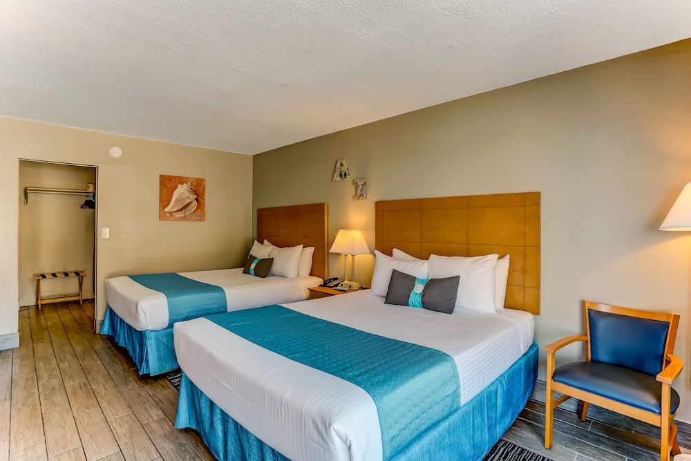 Beachside Motel Deluxe Room, 2 Queen Beds, Near Ocean 7