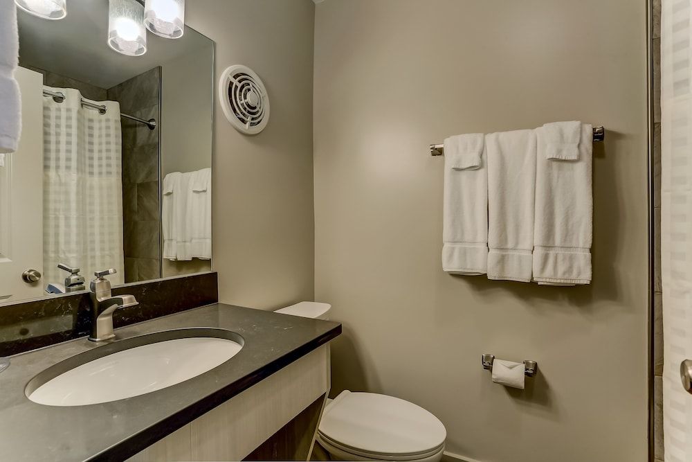 Beachside Motel Deluxe Room, 2 Queen Beds, Near Ocean 9