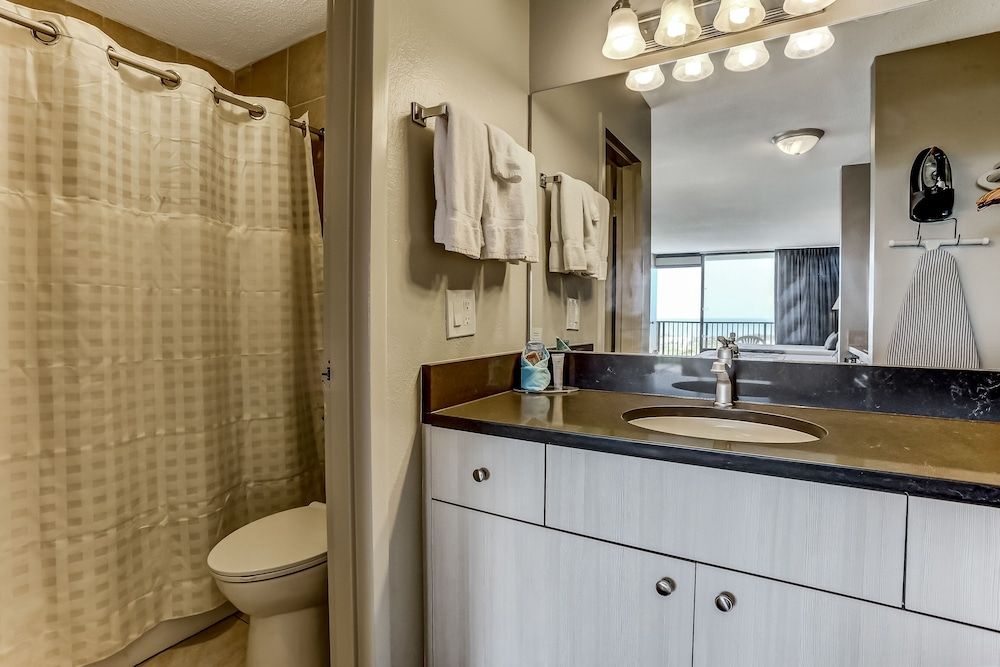 Beachside Motel Suite, 2 Queen Beds, Kitchen, Oceanfront 8