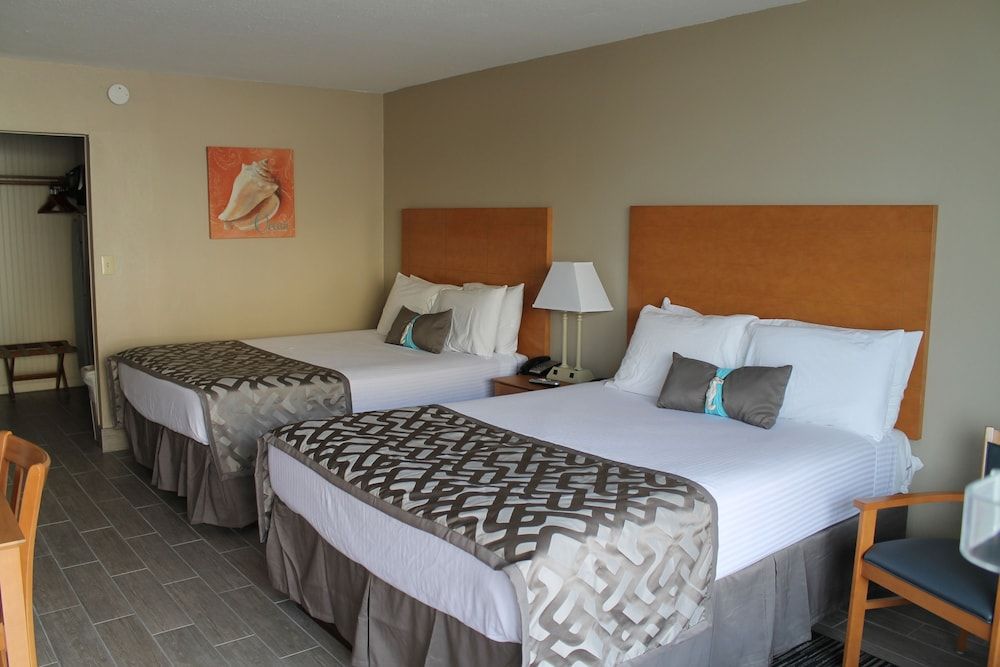 Beachside Motel Suite, 2 Queen Beds, Kitchen, Oceanfront 4