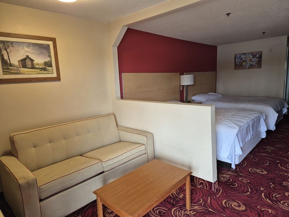 General Bragg Inn & Suites By OYO Chickamauga Suite, 2 Queen Beds 3