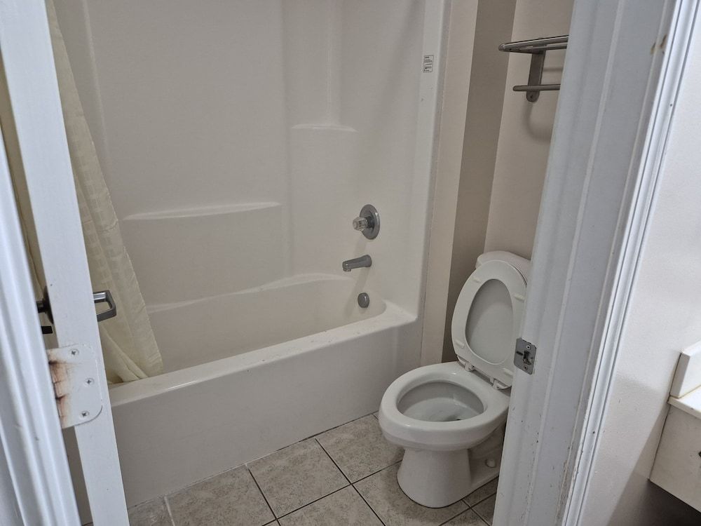 General Bragg Inn & Suites By OYO Chickamauga Suite, 2 Queen Beds 6