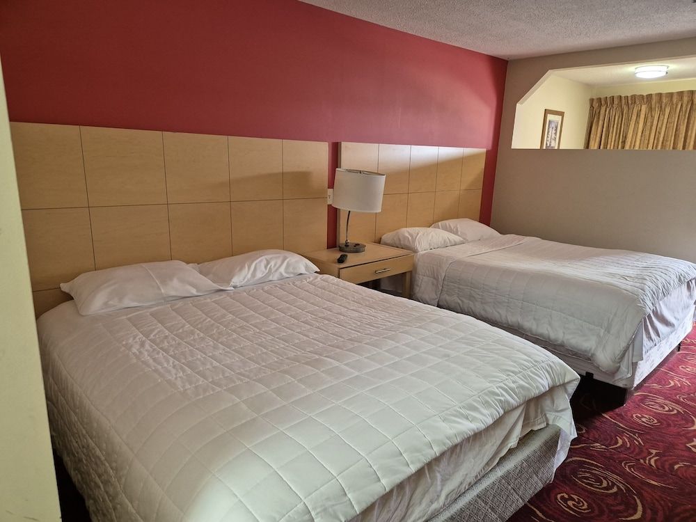 General Bragg Inn & Suites By OYO Chickamauga Suite, 2 Queen Beds 2