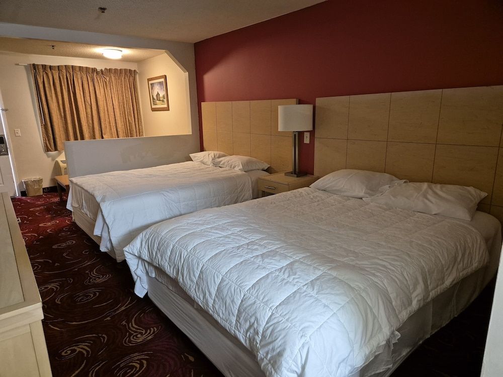 General Bragg Inn & Suites By OYO Chickamauga Suite, 2 Queen Beds 4