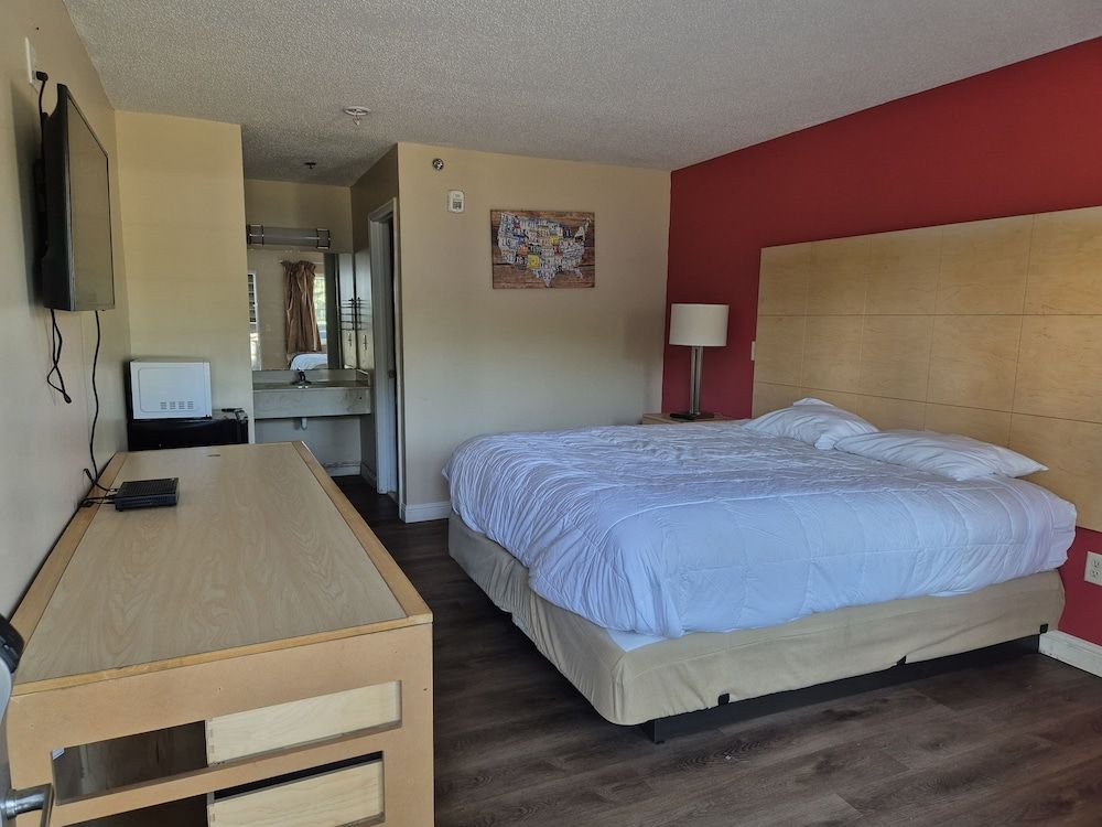 General Bragg Inn & Suites By OYO Chickamauga Standard Room, 1 King Bed, Non Smoking