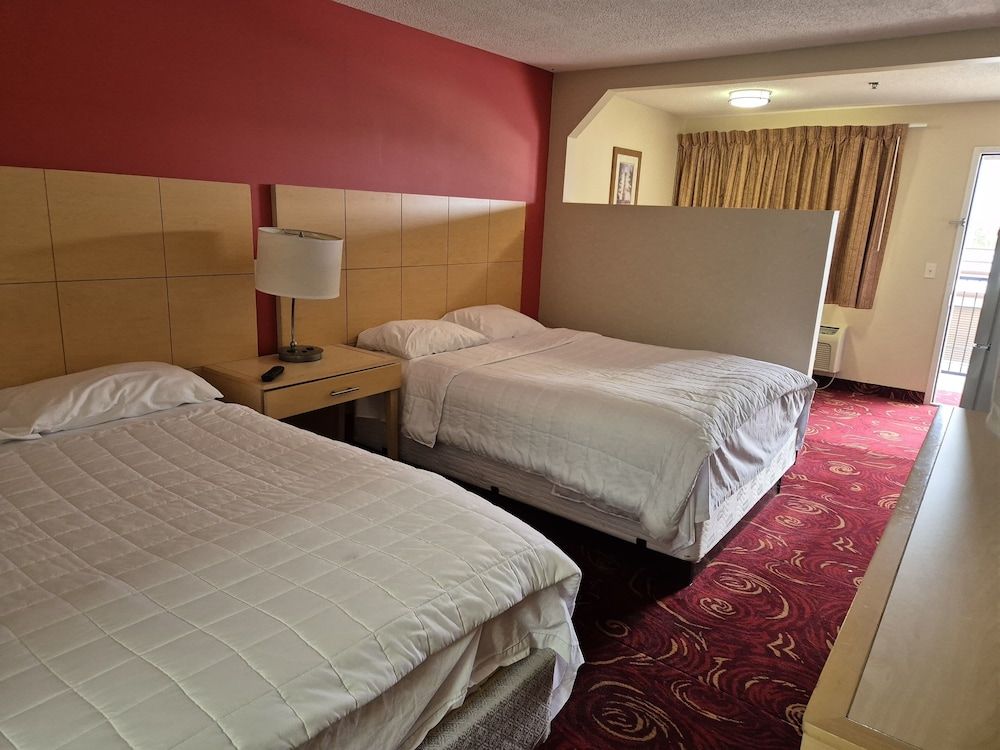 General Bragg Inn & Suites By OYO Chickamauga Suite, 2 Queen Beds