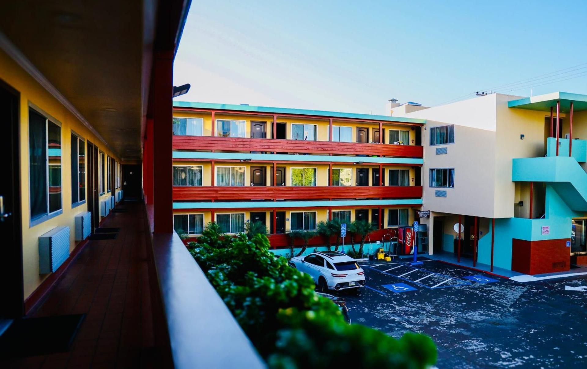 undefined Motel Capri 3