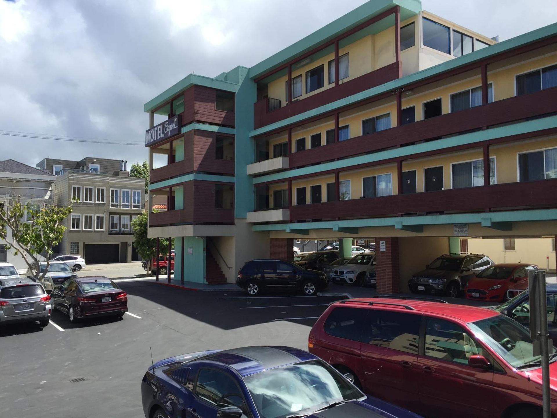 undefined Motel Capri 7