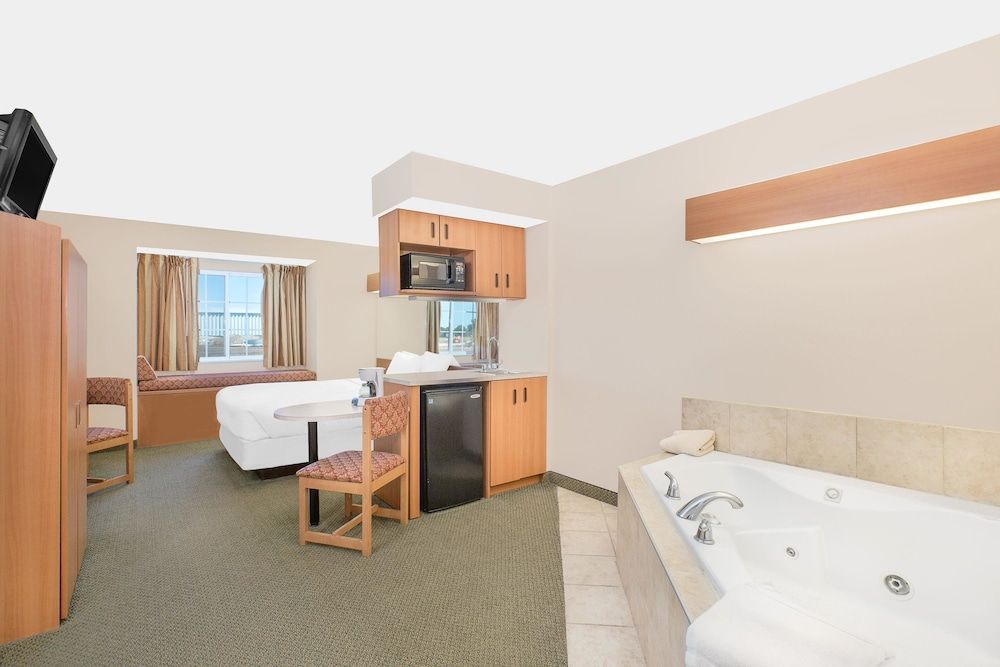 Studio Suite, 1 Queen Bed, Non Smoking