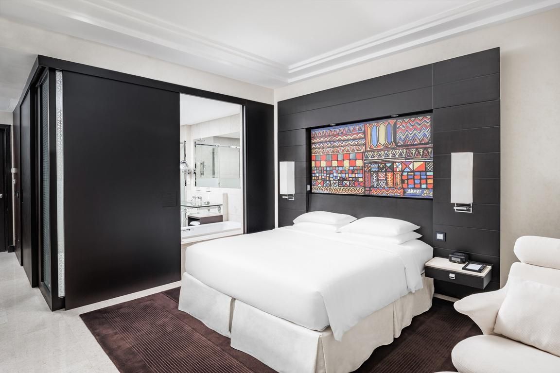 1 King Bed