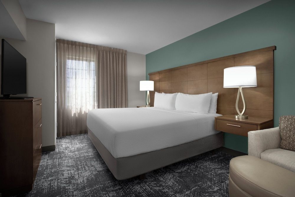 Suite, 2 Bedrooms, Kitchen (1 Kng, 2 Dbl, Lvng, Dining)