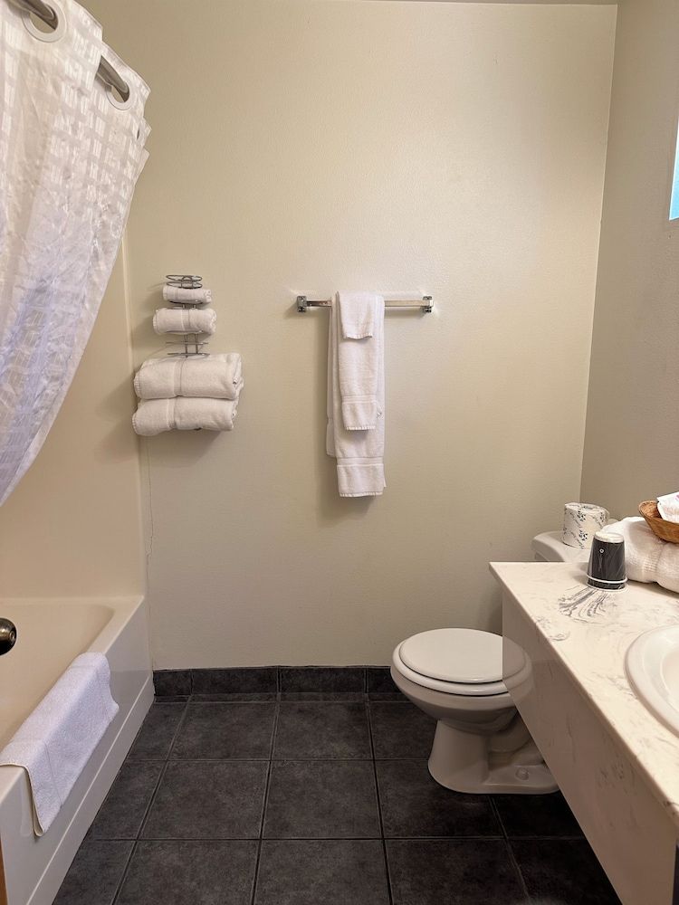 Edgewater Inn Shady Cove Two queen beds nonsmoking 3