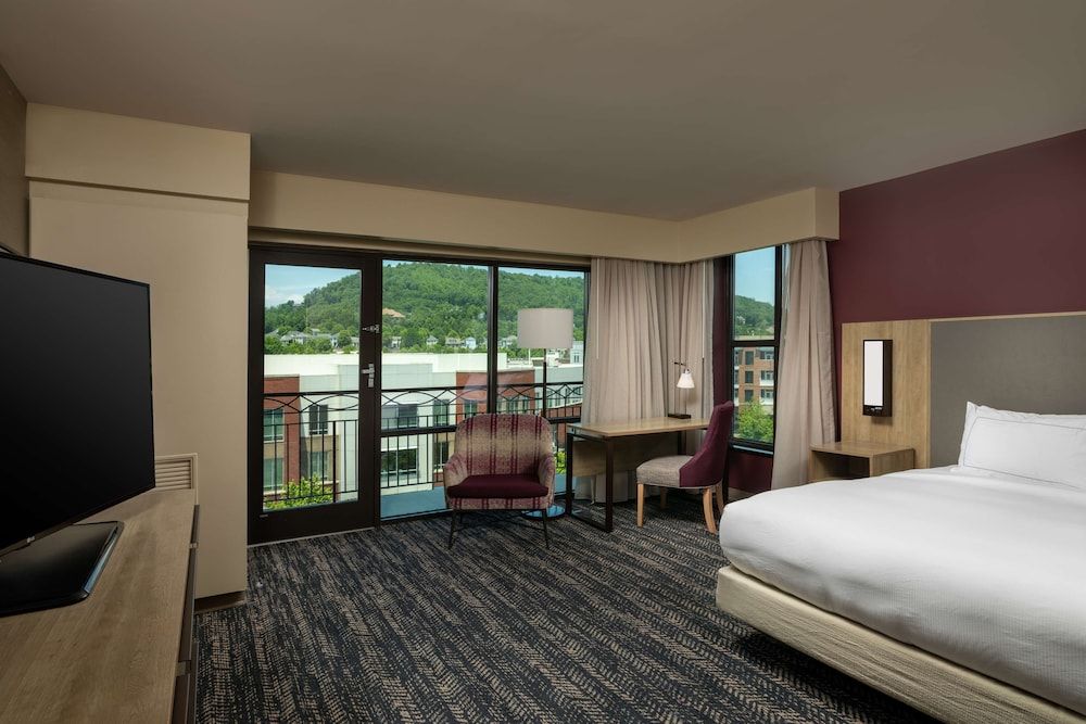 Room, 1 King Bed, Balcony