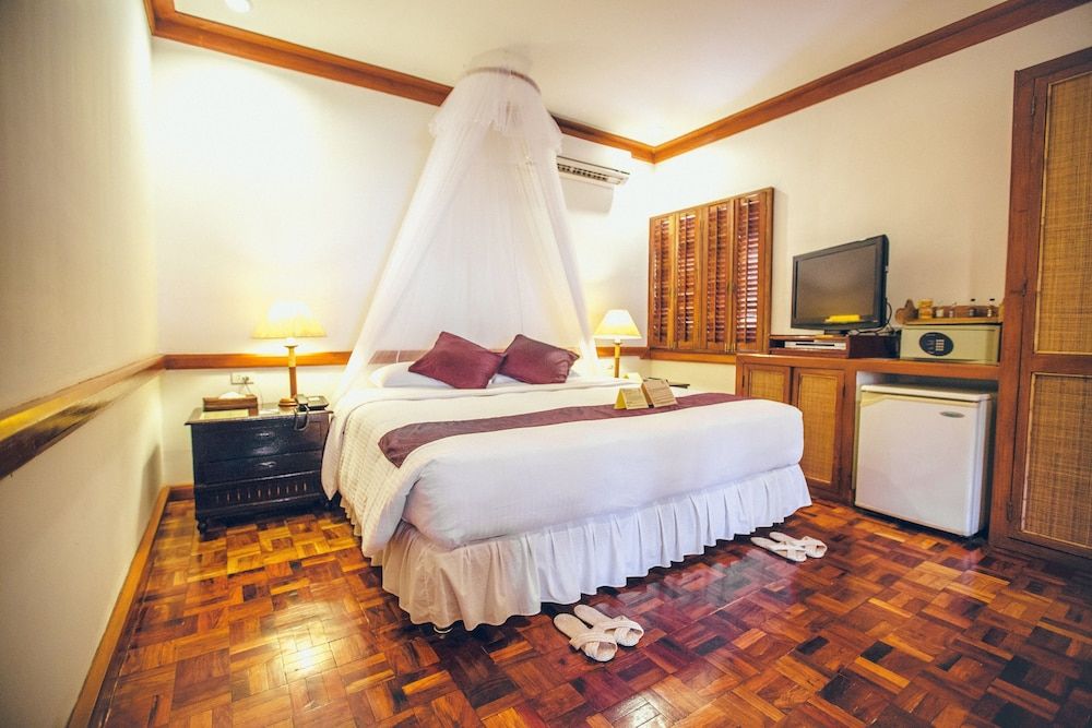 Fridays Boracay Resort Premier Room 3