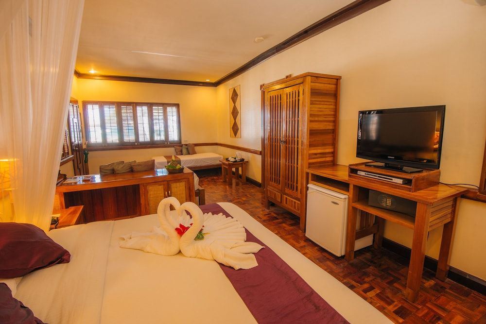 Fridays Boracay Resort Premier Room 2