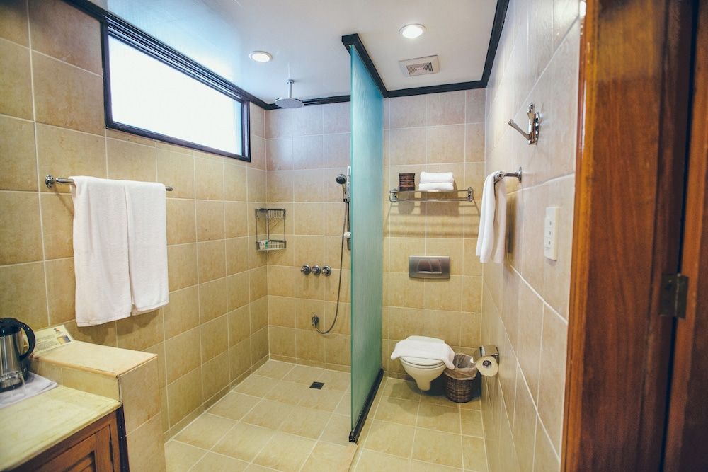 Fridays Boracay Resort Premier Room 7