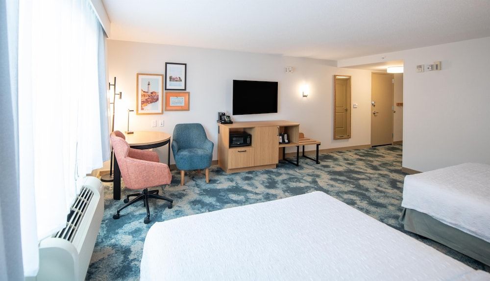Room, 2 Queen Beds, Accessible, Bathtub