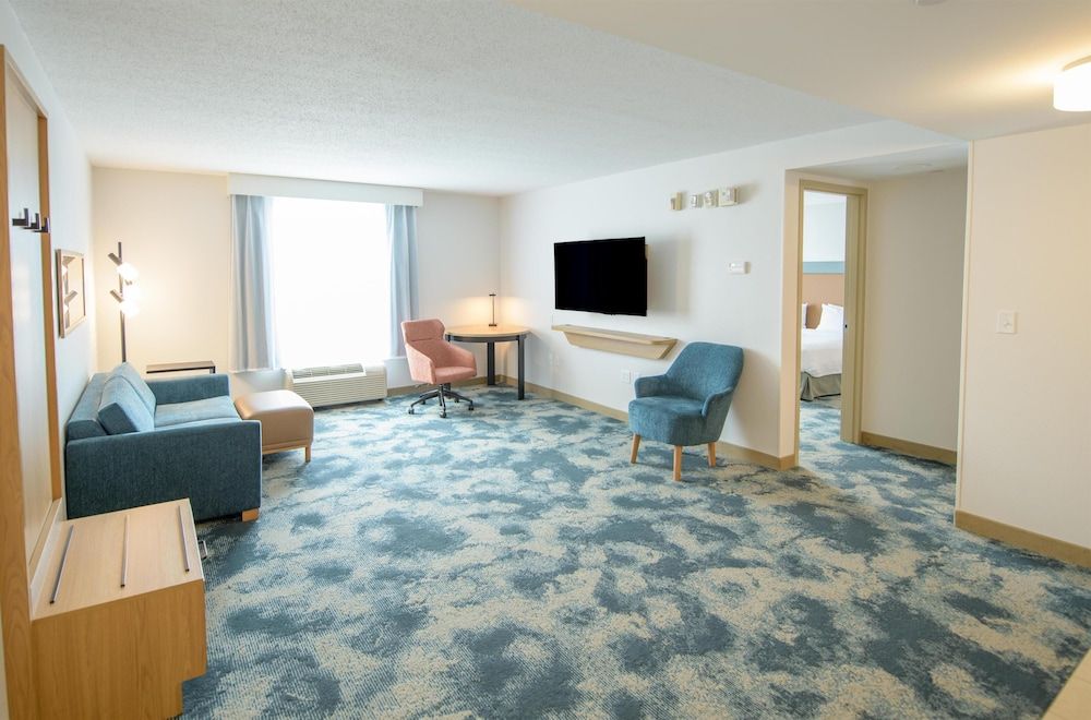 Suite, 1 King Bed with Sofa bed, Accessible, Bathtub (Mobility & Hearing)