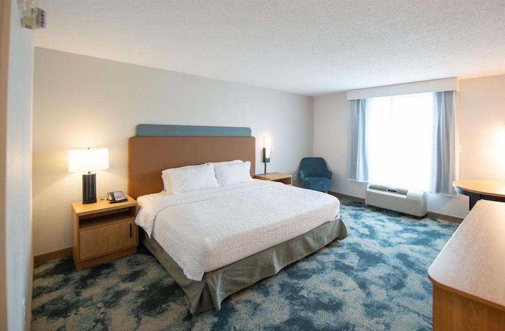 Room, 1 King Bed, Accessible (Roll-In Shower)