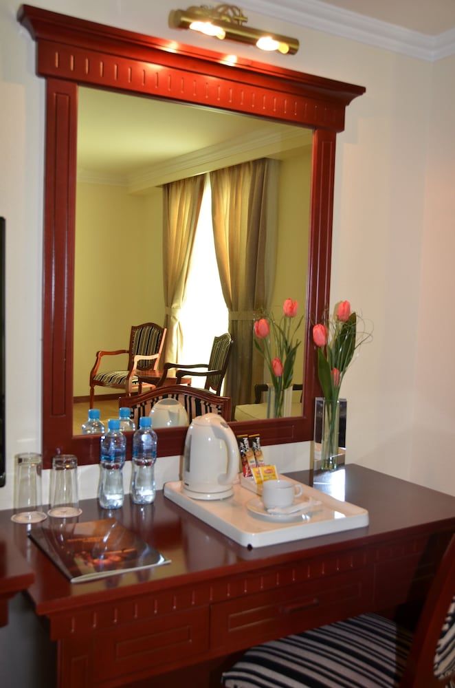 Pars International Hotel 