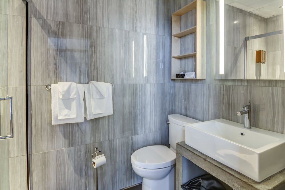 Hôtel Chicoutimi Superior Room, 1 King Bed 2