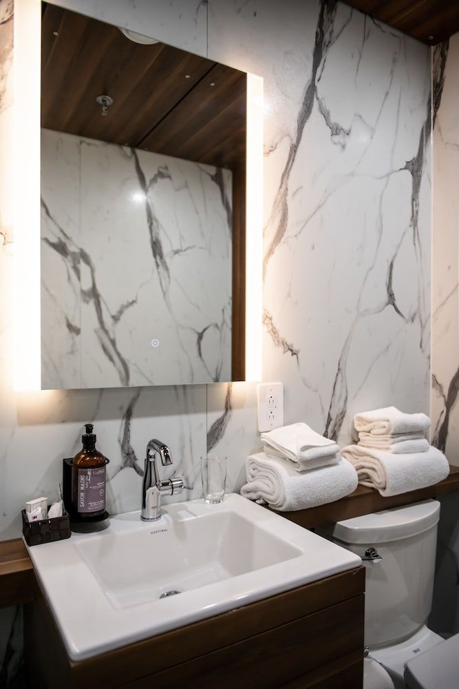 Hôtel Chicoutimi Superior Room, 1 King Bed 3