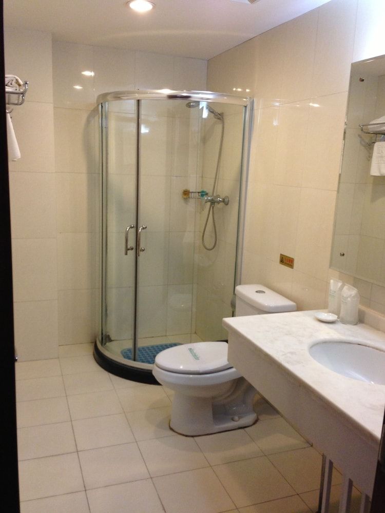 King Parkview Hotel Standard Double Room 3