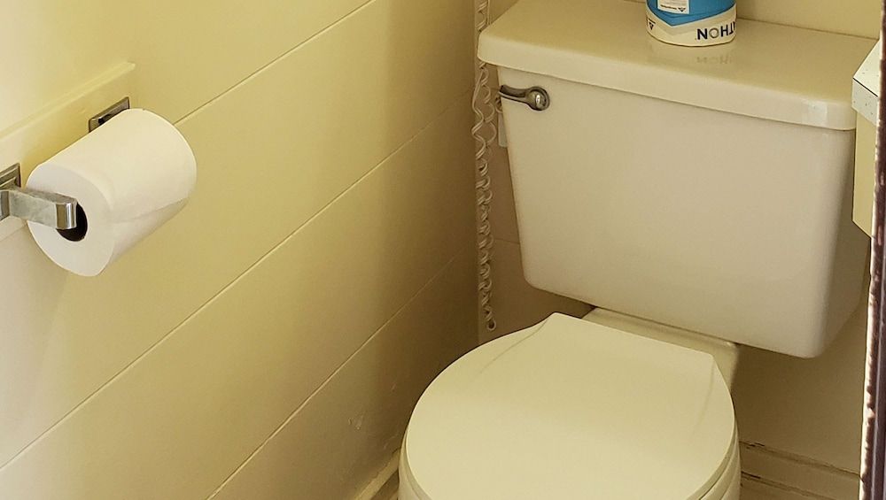 Windmill Inn Lynden Standard Room, 2 Double Beds, Non Smoking, Refrigerator & Microwave 5