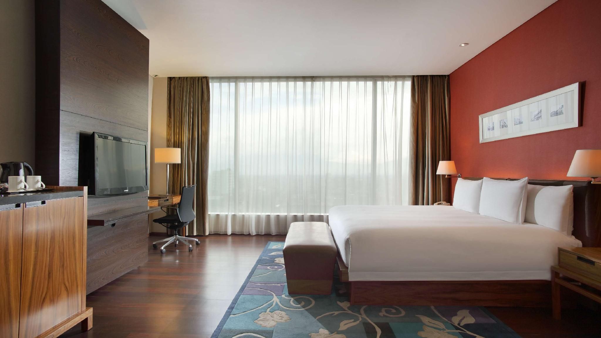 King Junior Suite with Lounge Access
