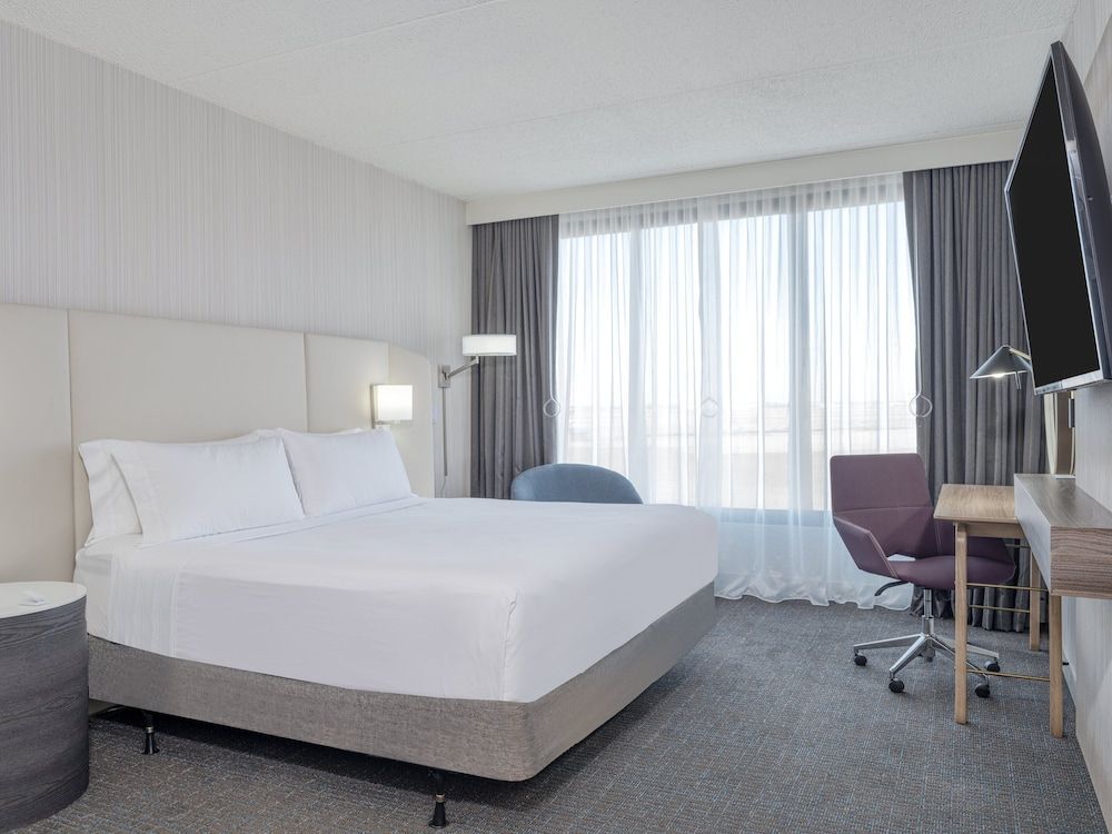 Standard Room, 1 King Bed, Accessible Bathtub (Mobility)
