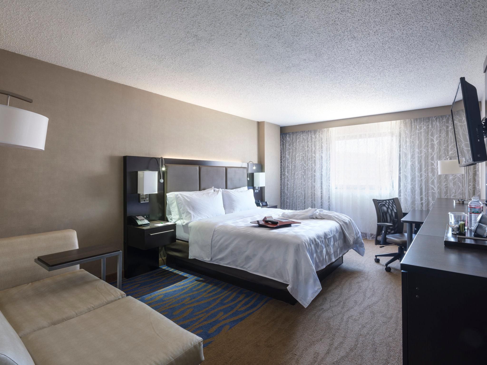 1 King Bed Standard High Floor