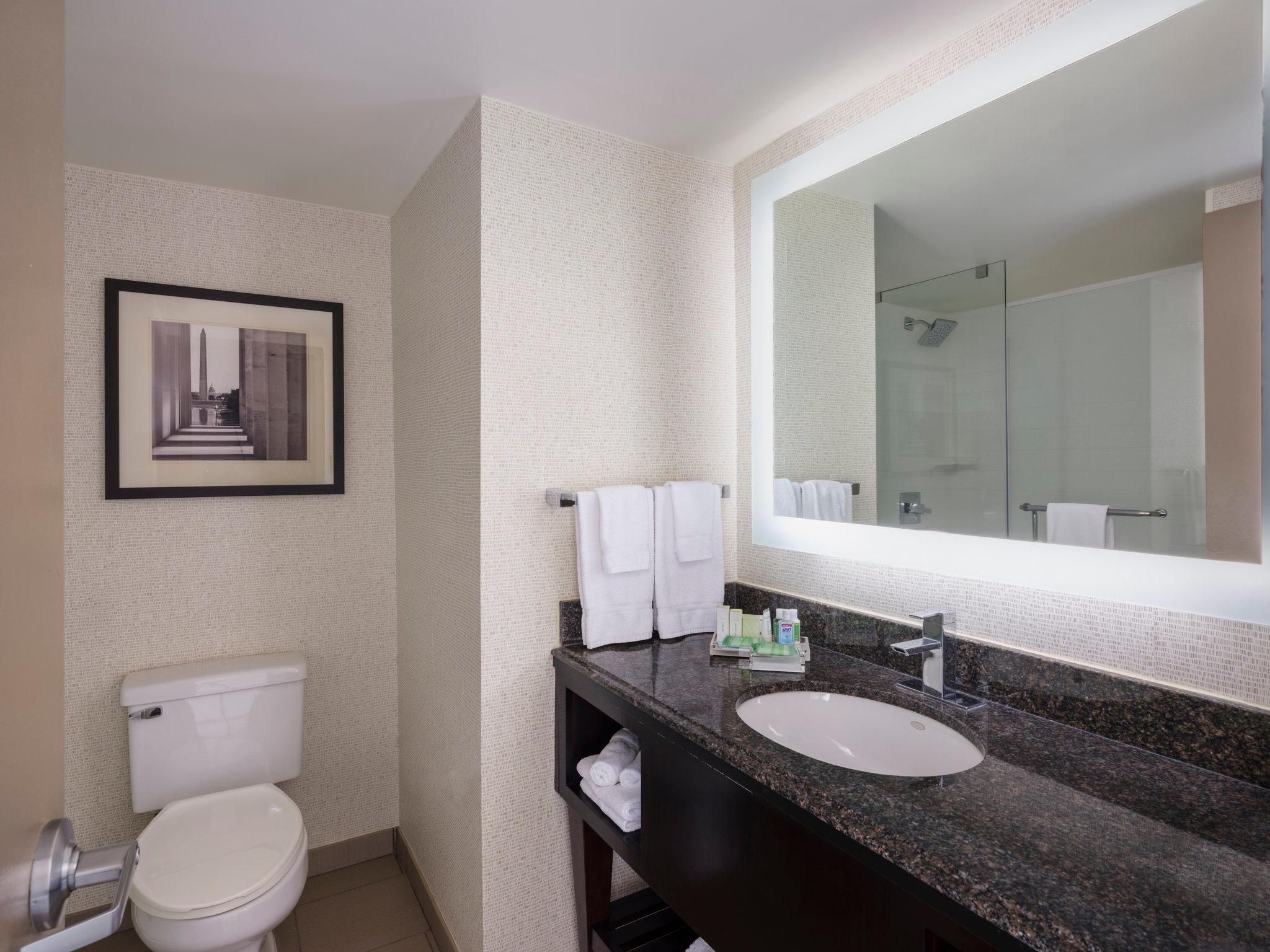 1 King Bed Standard High Floor