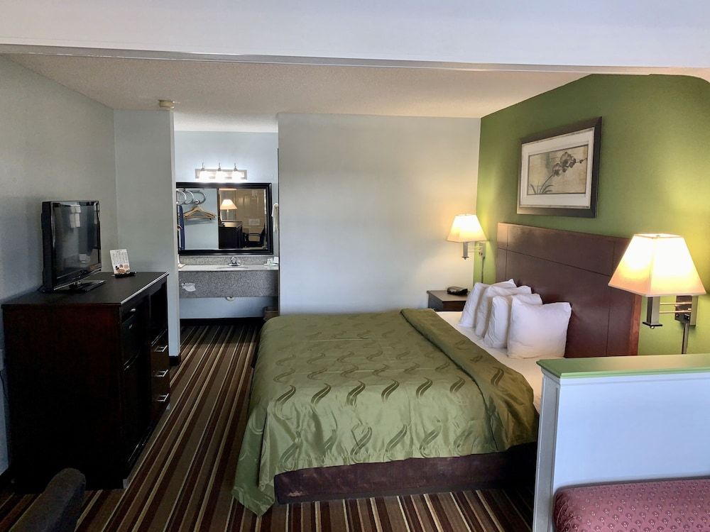 Suite, 1 King Bed, Smoking