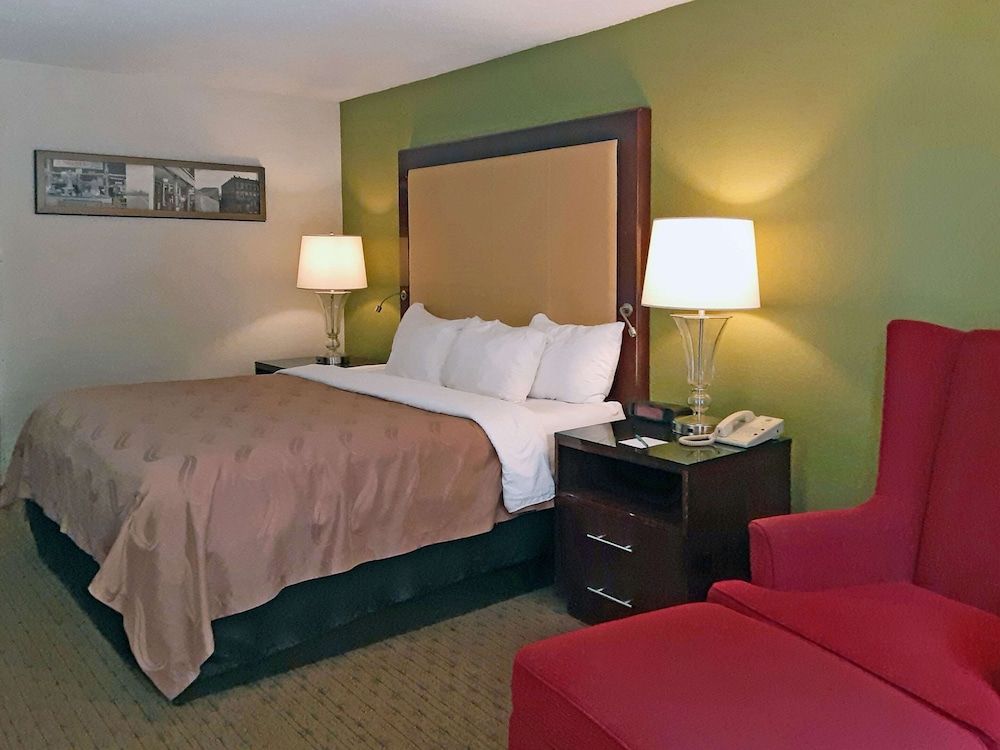 Standard Room, 1 King Bed, Non Smoking, 2nd Floor
