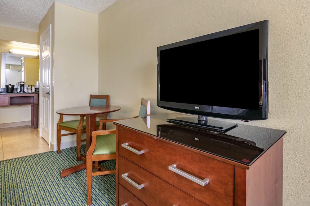 Holiday Inn Resort Orlando - Lake Buena Vista by IHG Standard Room, 2 Queen Beds (Exterior) 5