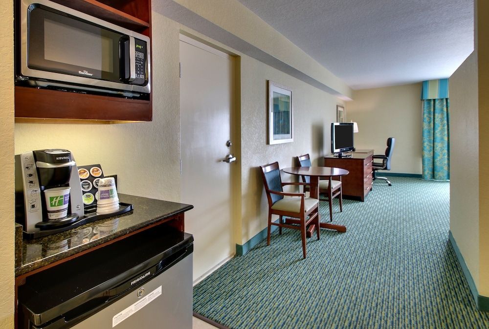 Holiday Inn Resort Orlando - Lake Buena Vista by IHG Standard Room, 2 Queen Beds (Exterior) 6