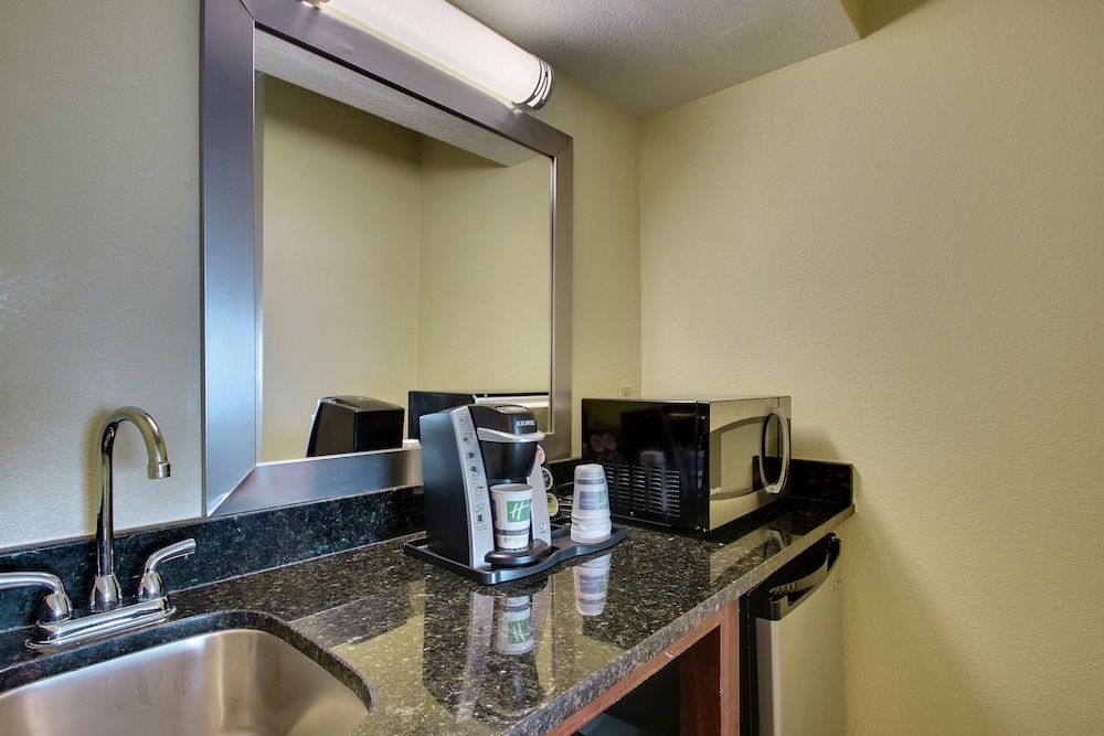 Holiday Inn Resort Orlando - Lake Buena Vista by IHG Standard Room, 2 Queen Beds (Exterior) 3