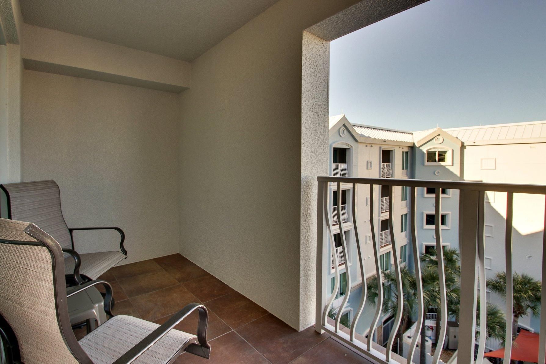 2 Queen Beds Standard Pool View Balcony
