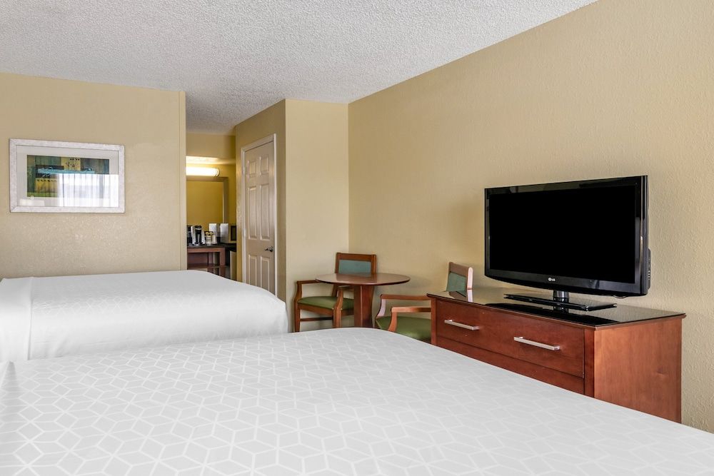 Holiday Inn Resort Orlando - Lake Buena Vista by IHG Standard Room, 2 Queen Beds (Exterior) 2