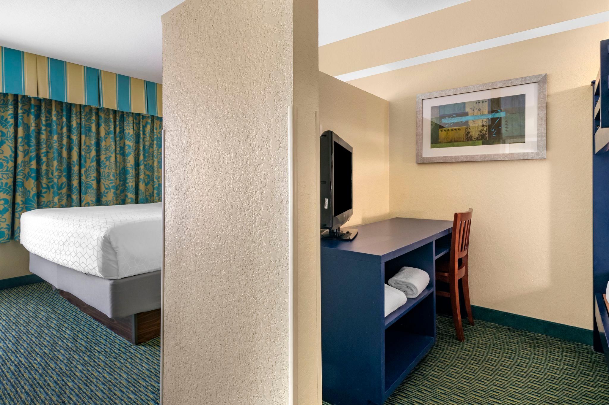 1 King 1 Bunk bed Suite