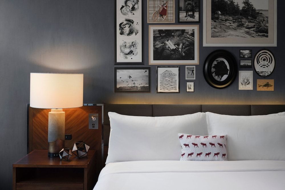 Club Room, 1 King Bed with Sofa bed (Mobility Accessible, Tub)