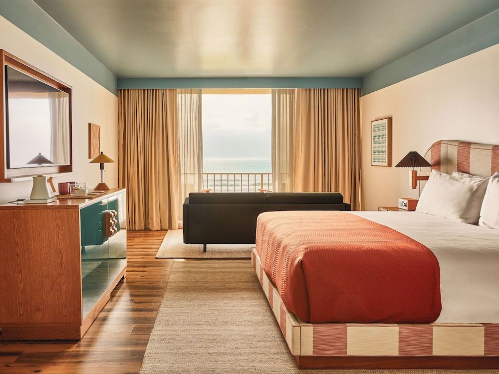 Surfside Deluxe King with Balcony
