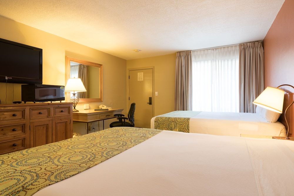 Sandpiper Lodge Deluxe Room, 2 Queen Beds 2