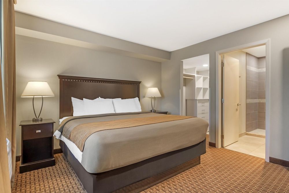 Best Western Plus Vintage Valley Inn Suite, 1 King Bed, Non Smoking, Kitchen (Living Room)