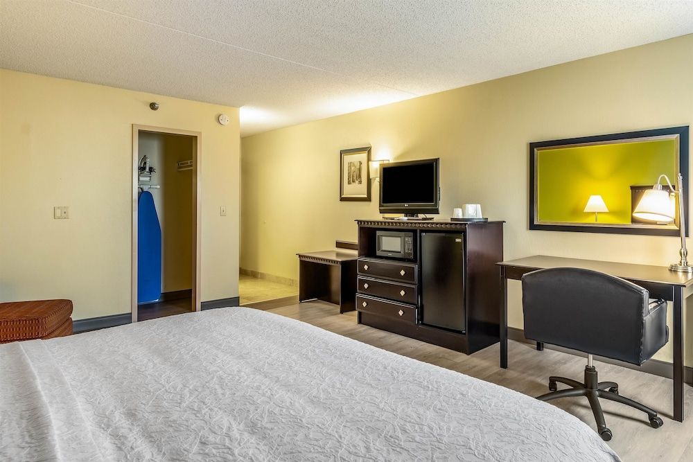 Motel 6 Conway, AR Standard Room, 1 King Bed, Smoking 8