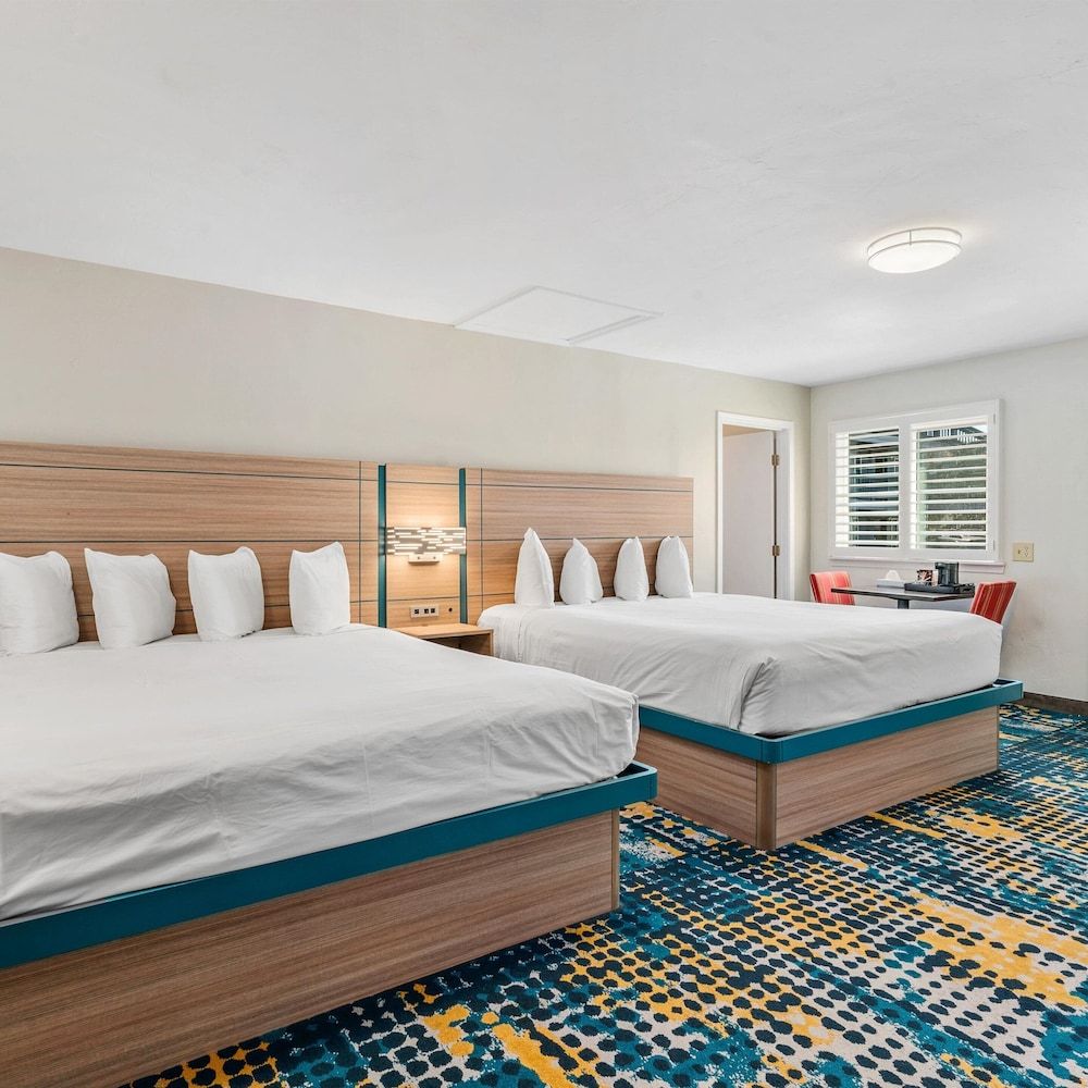 Pacific Shores Inn Standard Room (2 King Beds) 2